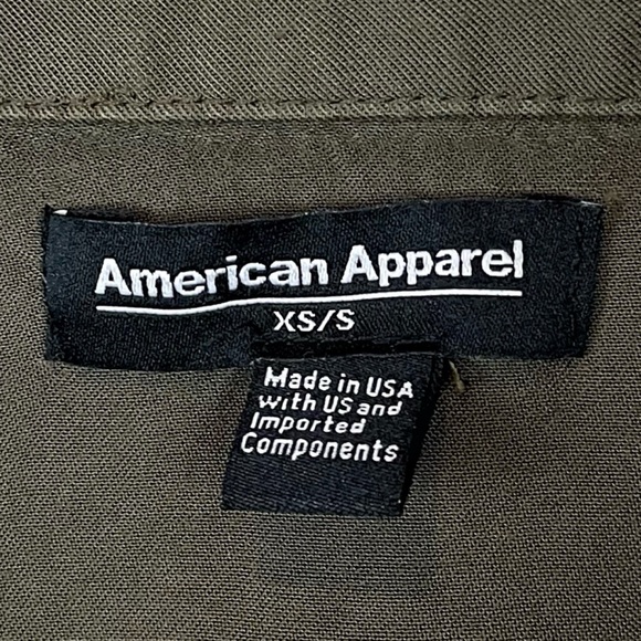 AMERICAN APPAREL • Army Green Tie Front Button-Up Cropped Top - Picture 14 of 16